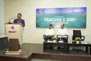 Dr.Suhas Sapate giving speech for Teacher's Day